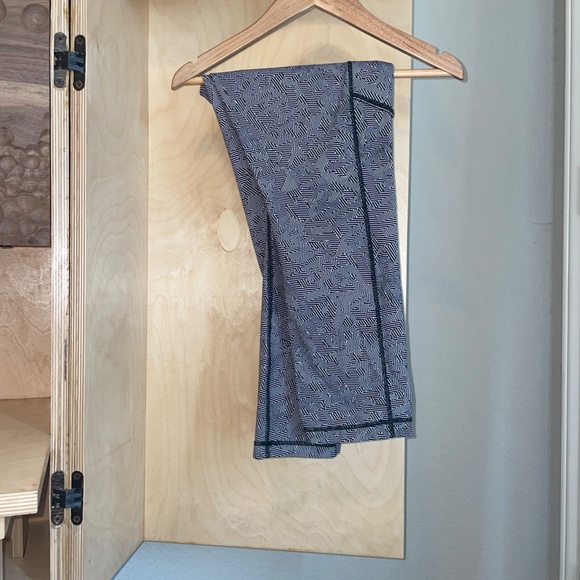 SeaWheeze Lululemon Speed Up Crop 21" - Size 6 - Like new - Picture 13 of 13